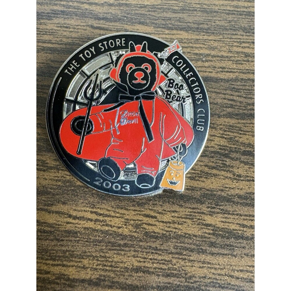 Vintage Toy Store Collectors Club Pin Lapel Halloween Gold Tone Bear
